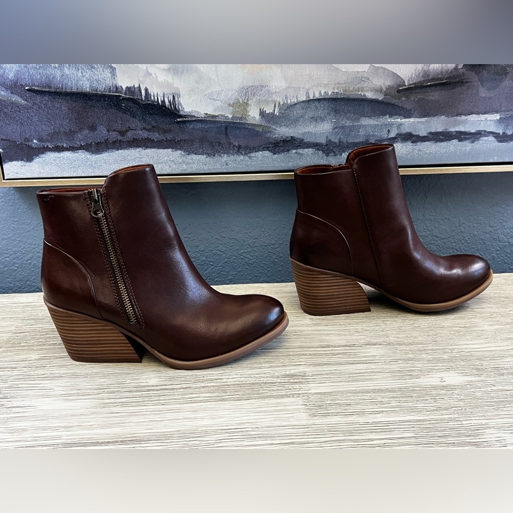 NWOT!!!! Korks Dark Brown Ankle Boots - Picture 3 of 10